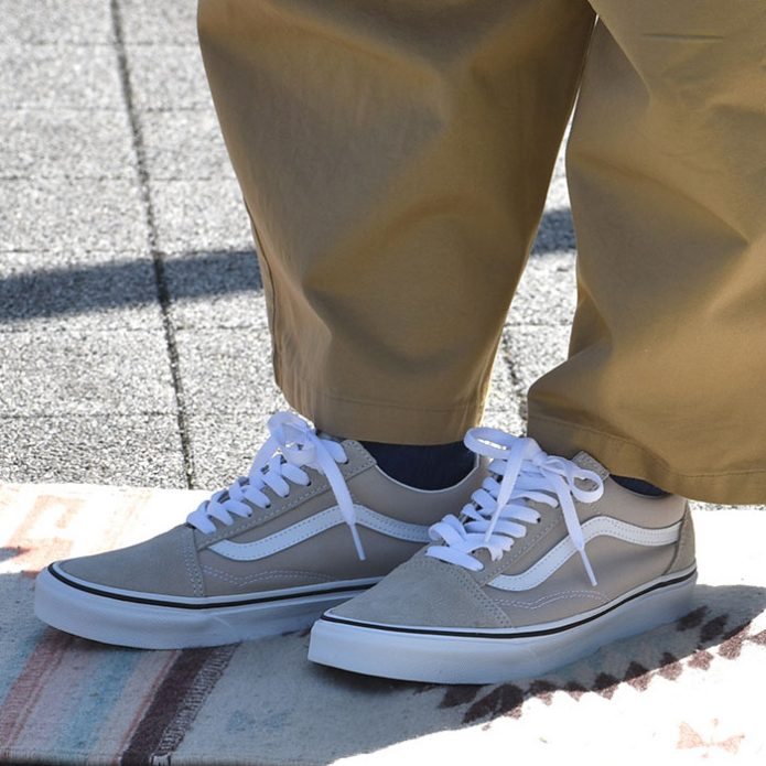 トップジミーのレディースコーディネート画像 VANS(バンズ・ヴァンズ)OLD SKOOL COLOR THEORY FRENCH OAK ローカットスニーカー VN0005UFBLL