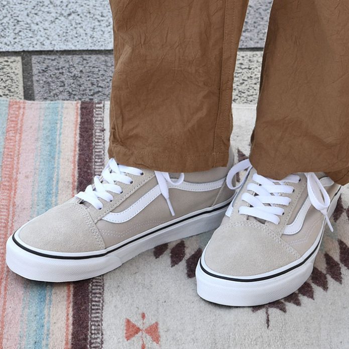 トップジミーのレディースコーディネート画像 バンズ/ヴァンズ (VANS) OLD SKOOL COLOR THEORY FRENCH OAK 靴 スニーカー VN0005UFBLL