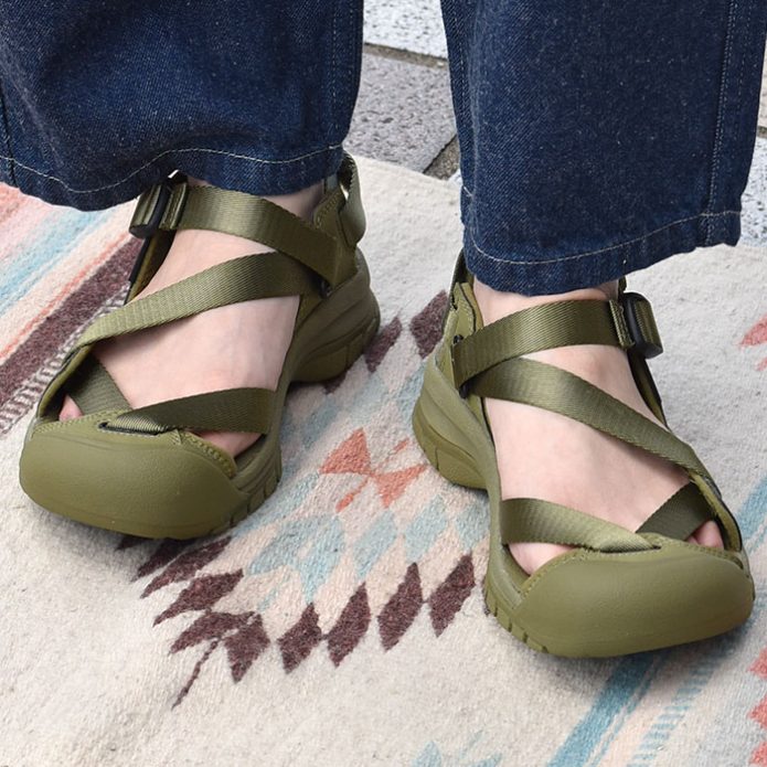 キーン (KEEN) ZERRAPORT Ⅱ 靴 サンダル シューズ OLIVE DRAB/BLACK 1024701 トップジミーのレディースコーディネート画像