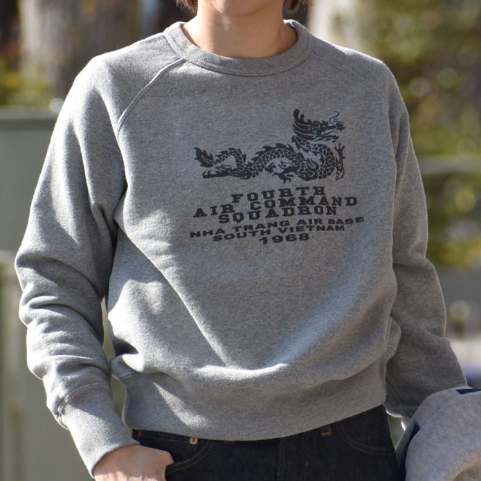 コリンボ (COLIMBO) LAGERGELD SWEAT SHIRT - 4th AIR COMMAND SQUADRON - 長袖スウェットシャツ ZY-0433 トップジミーのレディースコーディネート画像