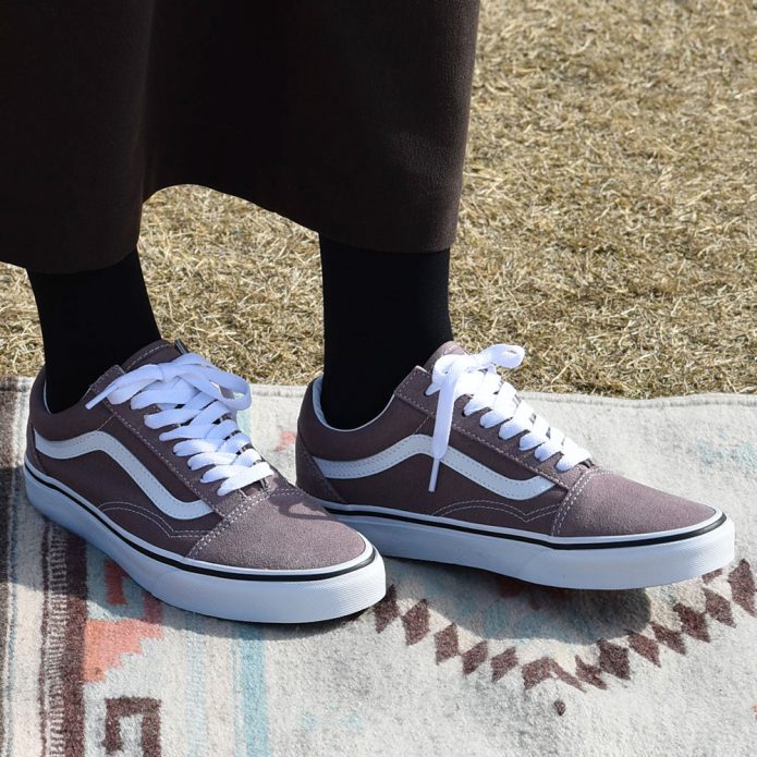 バンズ/ヴァンズ (VANS) OLD SKOOL オールドスクール 靴 ローカットスニーカー VN000CP5C9I トップジミーのレディースコーディネート画像