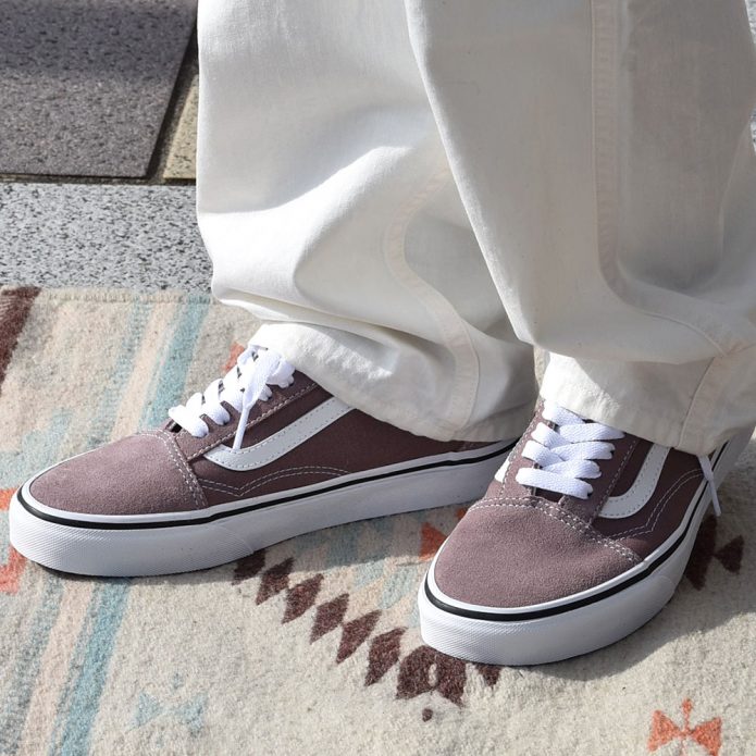 バンズ/ヴァンズ (VANS) OLD SKOOL オールドスクール 靴 ローカットスニーカー VN000CP5C9I トップジミーのレディースコーディネート画像