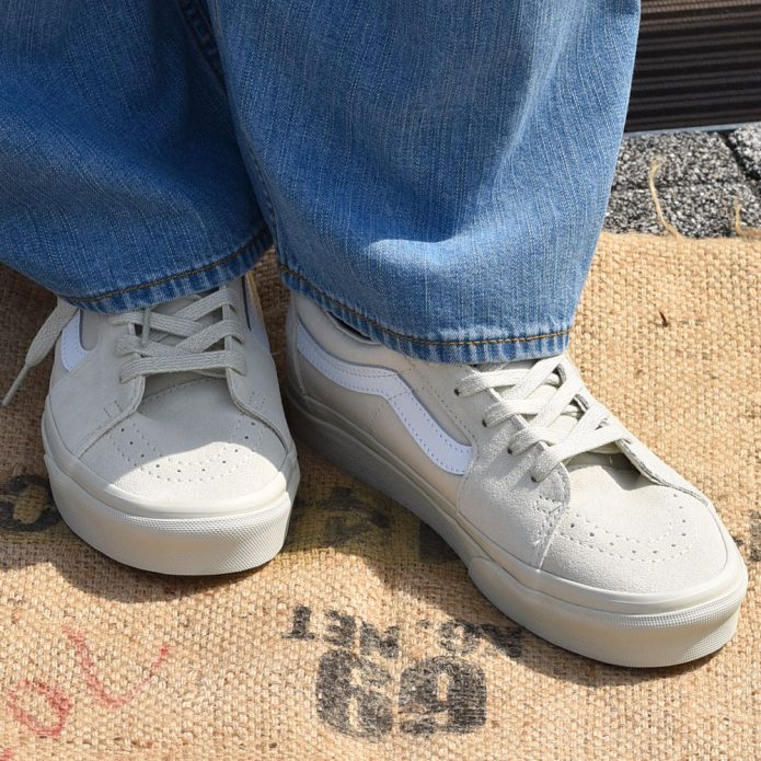 バンズ/ヴァンズ (VANS) SK8-LOW 靴 スニーカー VN0A5KXDBWQ トップジミーのレディースコーディネート画像