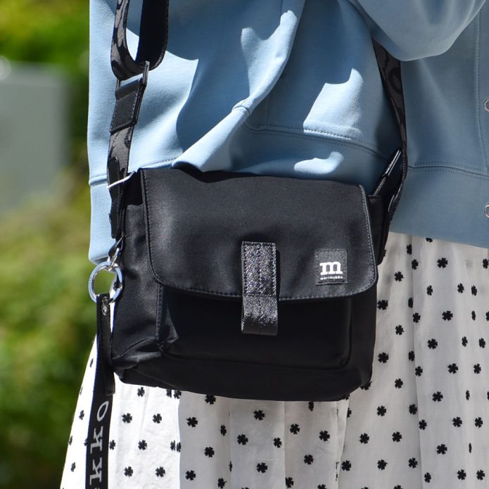 マリメッコ (marimekko) Mini Messenger ショルダーバッグ オケージョン 52243-2-92538 トップジミーのレディースコーディネート画像