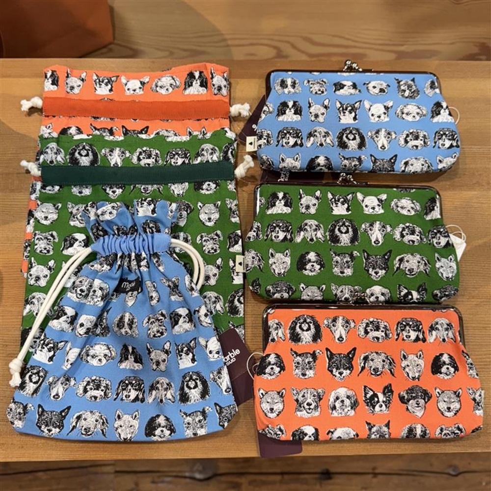 バッグの中に癒しをひとつ犬好きさん必見！マーブルシュッドの巾着