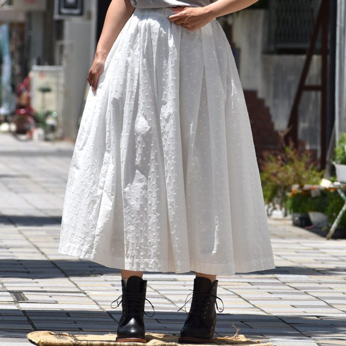 ポンデシャロン (PONT DE CHALONS) 刺繍タックギャザースカート 小花モチーフ コットンの裏地付き 22480327 トップジミーのレディースコーディネート画像