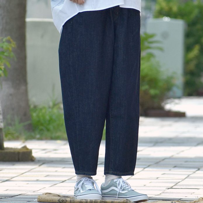ケレン(KELEN) -ROY- EASY FIT DENIM デニムテーパードパンツ LKL23HPT2013 トップジミーのレディースコーディネート画像