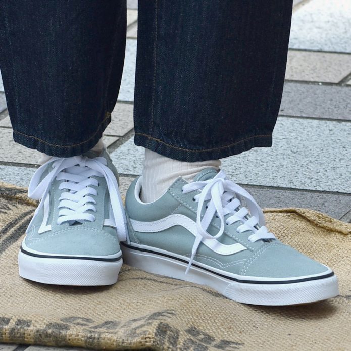 バンズ/ヴァンズ (VANS) OLD SKOOL COLOR THEORY PURE GREY オールドスクール 靴 ローカットスニーカー VN000CR5EPO トップジミーのレディースコーディネート画像