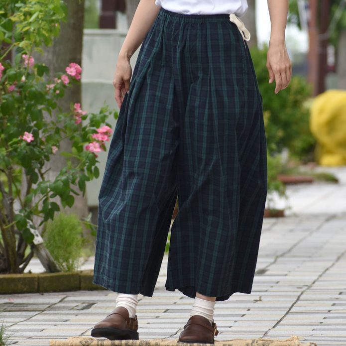 ブリスバンチ (Bliss bunch) ダーツタックサイドリボンパンツ スカートパンツ スカート風パンツ K754-215 トップジミーのレディースコーディネート画像