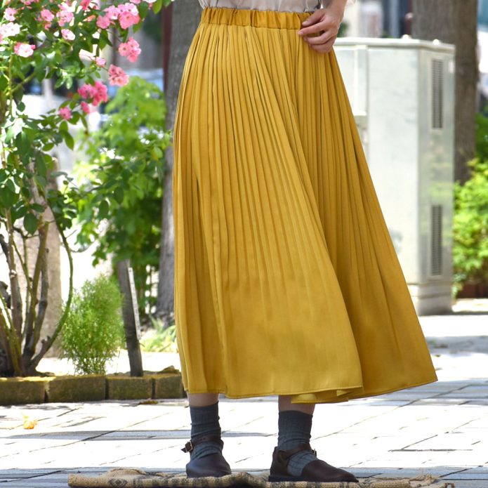 ソソット (sosotto) アンティークサテン消しプリーツスカート ロングスカート 裏付き ウエスト総ゴム オケージョン 42352727 42452117 トップジミーのレディースコーディネート画像