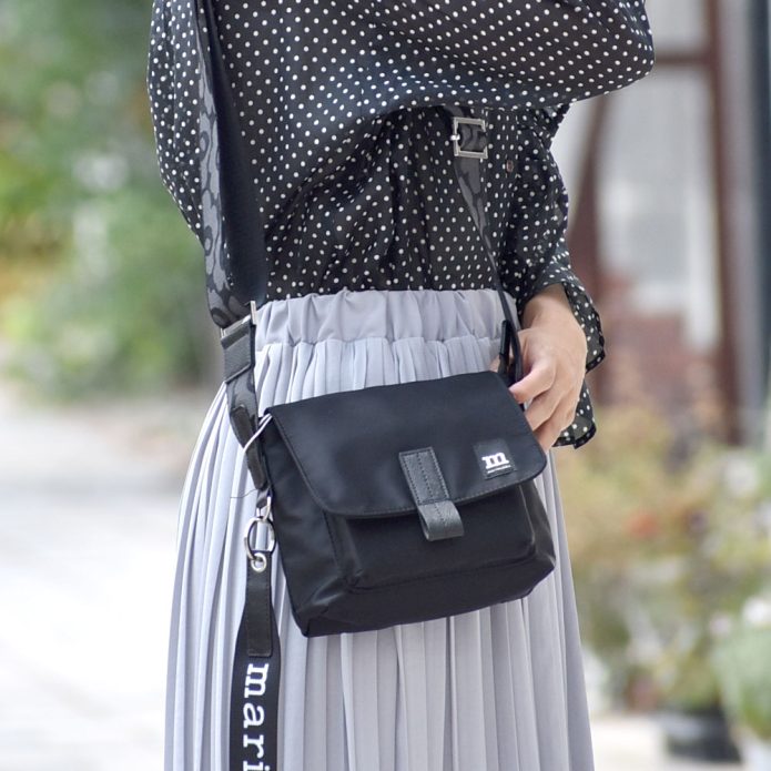 マリメッコ (marimekko) Mini Messenger ショルダーバッグ オケージョン 52243-2-92538 トップジミーのレディースコーディネート画像