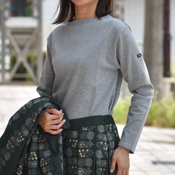 セントジェームス (SAINTJAMES) OUESSANT -SOLID- ウェッソン ソリッド ロンT バスクシャツ ボートネック 長袖Tシャツ トップジミーのレディースコーディネート画像