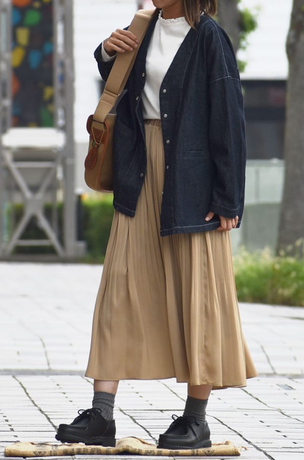 フリル×デニムの甘辛ミックスコーデ トップジミーのレディースコーディネート画像