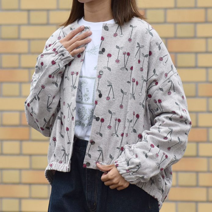 マーブルシュッド (marble SUD) cherry JQ パフカーディガン 長袖カーディガン コットンカーディガン 02FF079112 トップジミーのレディースコーディネート画像