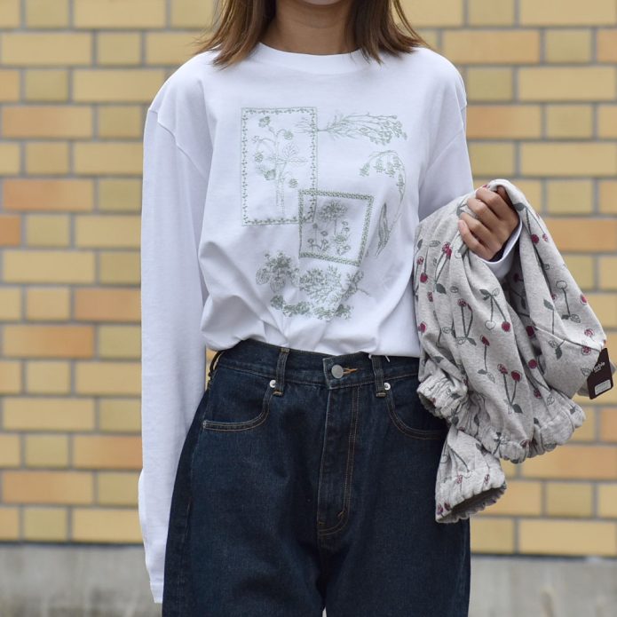 マーブルシュッド (marble SUD) frame flower L/S Tシャツ 刺繍長袖Tシャツ ロンT 01FF020225 トップジミーのレディースコーディネート画像