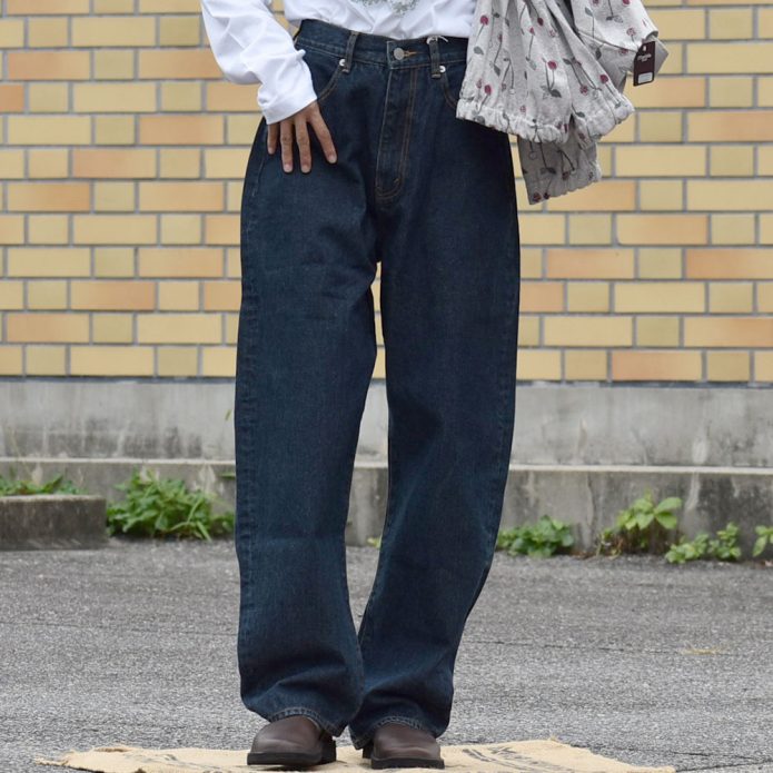 ケレン(KELEN) -VENY- WIDE STRAIGHT DENIM リラックステーパードパンツ デニムパンツ ジーンズ ジーパン LKL25FPT2113 トップジミーのレディースコーディネート画像