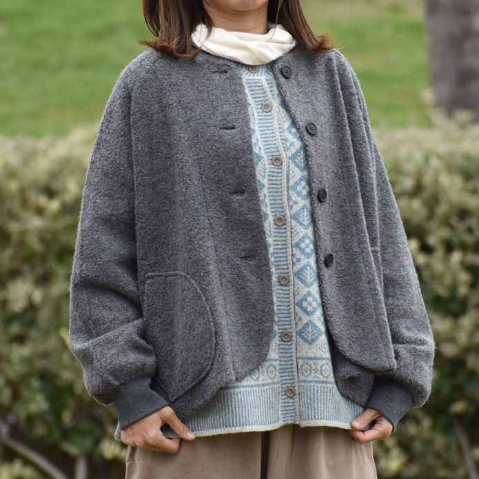 ブリスバンチ (Bliss bunch) RIB使いラグランノーカラージャケット パイルジャケット A758-456 トップジミーのレディースコーディネート画像