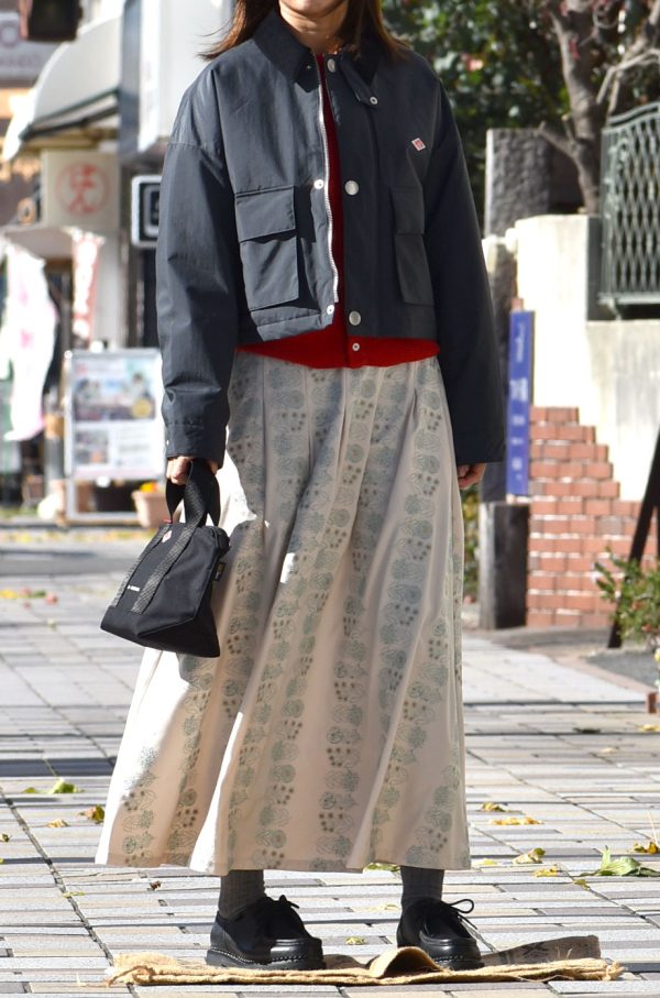 赤ニットが主役のガーリー冬コーデ トップジミーのレディースコーディネート画像