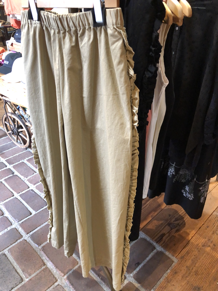 ブリスバンチ (Bliss bunch)
サイドフリル切替ワイドパンツ
コットンツイルパンツ