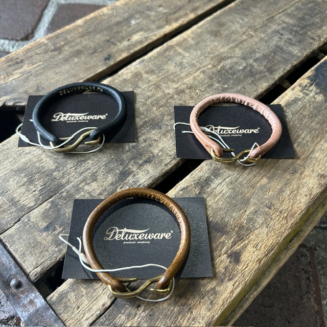 デラックスウエア (DELUXEWARE) LEATHER BRACELET ブレスレット DLE-001 デラックスウエア (DELUXEWARE) LEATHER BRACELET ブレスレット DLE-001 デラックスウエア (DELUXEWARE) LEATHER BRACELET ブレスレット DLE-001 デラックスウエア (DELUXEWARE) LEATHER BRACELET ブレスレット DLE-001 デラックスウエア (DELUXEWARE) LEATHER BRACELET ブレスレット DLE-001 デラックスウエア (DELUXEWARE) LEATHER BRACELET ブレスレット DLE-001 デラックスウエア (DELUXEWARE) LEATHER BRACELET ブレスレット DLE-001 デラックスウエア (DELUXEWARE) LEATHER BRACELET ブレスレット DLE-001 デラックスウエア (DELUXEWARE) LEATHER BRACELET ブレスレット DLE-001 デラックスウエア (DELUXEWARE) LEATHER BRACELET ブレスレット DLE-001 デラックスウエア (DELUXEWARE) LEATHER BRACELET ブレスレット DLE-001 NATURAL NATURAL デラックスウエア (DELUXEWARE) LEATHER BRACELET ブレスレット DLE-001 BLK BLK デラックスウエア (DELUXEWARE) LEATHER BRACELET ブレスレット DLE-001 BROWN BROWN デラックスウエア (DELUXEWARE) LEATHER BRACELET ブレスレット DLE-001 RED RED デラックスウエア (DELUXEWARE) LEATHER BRACELET ブレスレット DLE-001 デラックスウエアの アイテムを見る ※掲載写真の色合いはお使いの環境(マシン・モニター・OS)により実物と多少異なる場合がございます。あらかじめご了承ください。 あなたへのおすすめアイテム 無料ギフトラッピング承ります 誕生日や記念日、クリスマスなど、大切なお祝いの贈り物を無料にてギフトラッピングを承ります。 「別々にラッピング」や「ソックスのみラッピング」などご要望がございましたらお気軽にお申し付けください。 ※ラッピング方法やリボンのお色、ギフトシールのデザインはご指定できませんのでご了承くださいませ。 ※メール便での発送のギフトラッピングは承っておりません。 ※ステッカー、福袋のラッピングは承っておりません。 ※アウターやリュックなどサイズが大きいものはラッピングできない場合がございます。 返品・交換について 商品の品質につきましては、万全を期しておりますが、万一不良・破損などがございましたら、商品到着後5日以内にお知らせください。 返品・交換につきましては、7日以内、未開封・未使用に限り可能です。 セール商品、予約商品はキャンセル・返品・交換出来ません。色・サイズ等お確かめの上ご注文ください。 デラックスウエア (DELUXEWARE) LEATHER BRACELET ブレスレット DLE-001